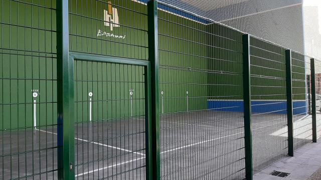 Una de las intervenciones realizadas ha sido la renovación del cierre perimetral / Ayuntamiento de Basauri Una de las intervenciones realizadas ha sido la renovación del cierre perimetral