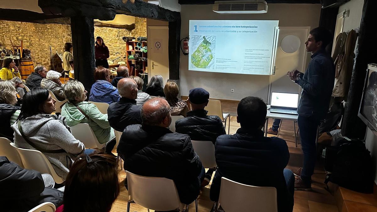 Asamblea vecinal en Areta sobre nuevo PGOU