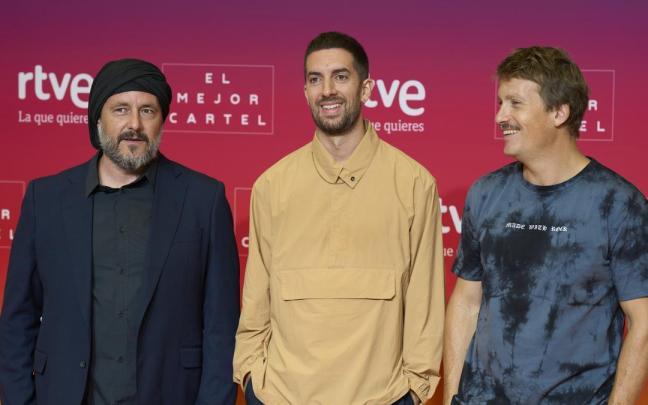 David Broncano junto a sus colaboradores Ricardo Castella y Grison en el FesTVal de Gasteiz.