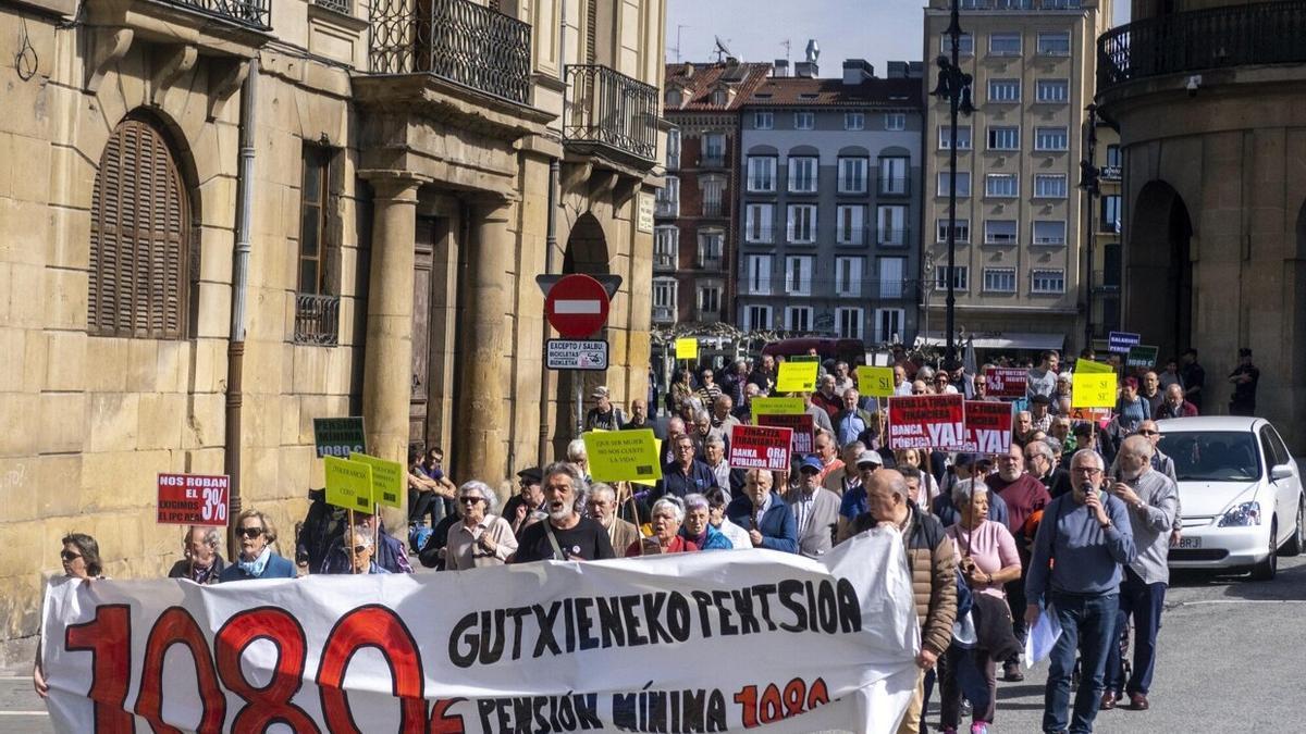 Marcha de pensionistas para cobrar al menos 1.080 euros al mes