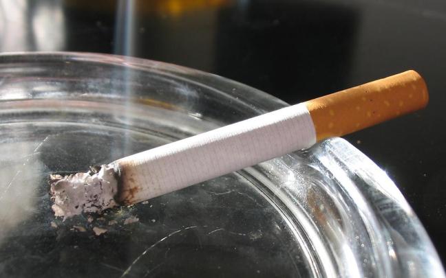 Se ofrecerá información sobre los recursos que Osakidetza pone a disposición de las personas que desean dejar de fumar, así como sobre los daños asociados al vapeo.