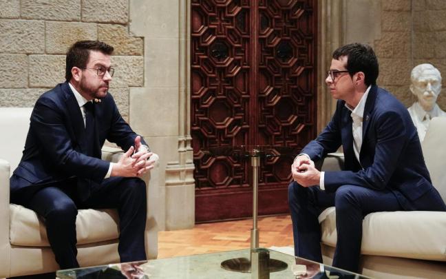 El president catalán, Pere Aragonès, durante su encuentro con Pello Otxandiano.