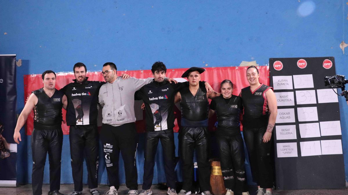 Iraetako Santa Ines jaietako protagonistak, sari-banaketan.