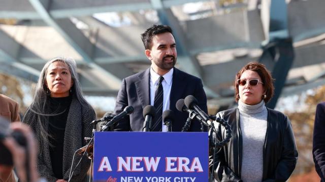 Mamdani, hablando en Nueva York tras ser elegido alcalde.