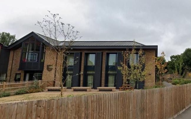 'Study Preparatory School': centro escolar de Londres contra el que ha colisionado un Land Rover.