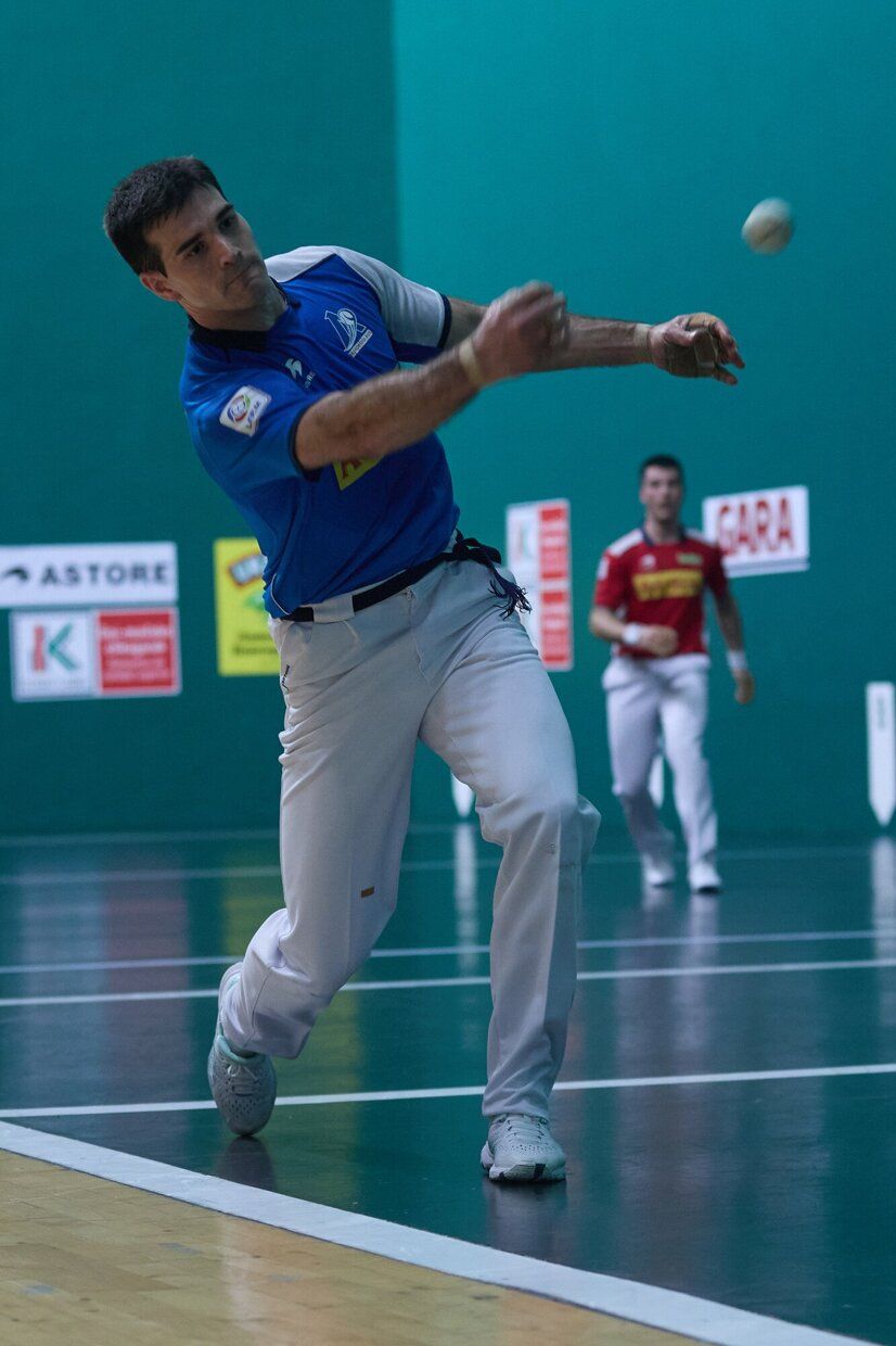 Zabala y Zabaleta superan en la tercera jornada de las semifinales del Parejas a Jaka y Eskiroz en el Labrit (13-22).