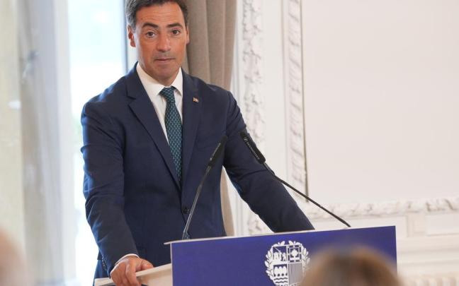 El lehendakari, Imanol Pradales, ofrece declaraciones a los medios.