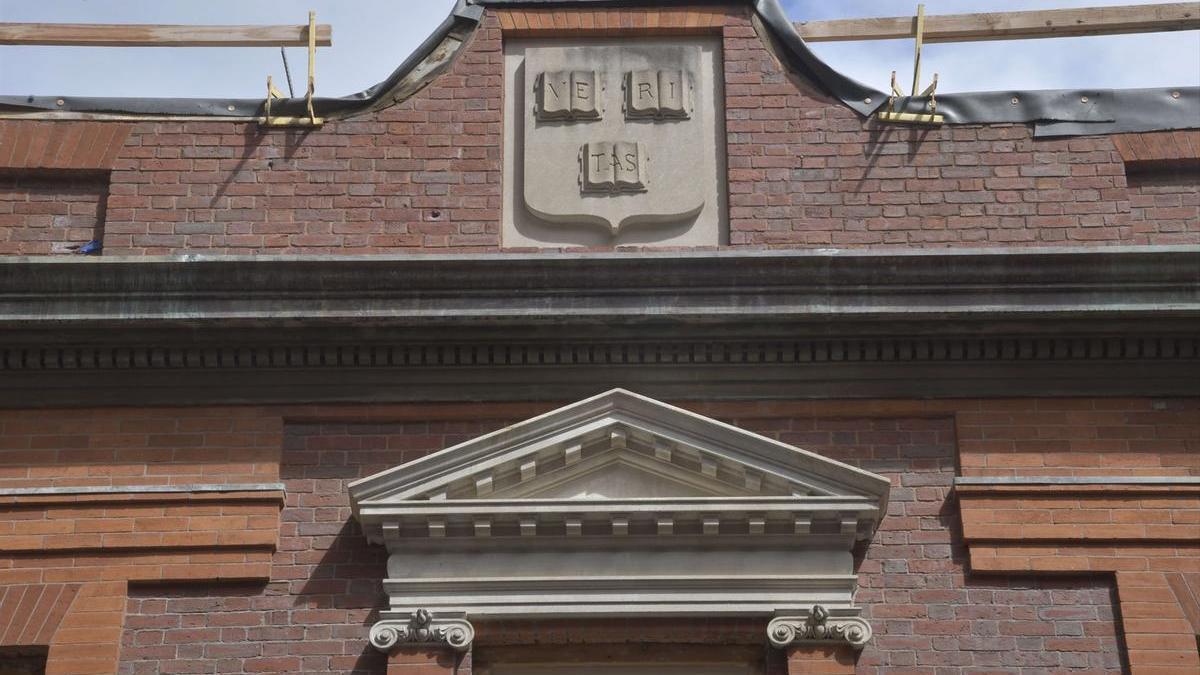 Universidad de Harvard durante un período de medidas punitivas por parte de la Administración Trump para prohibir la entrada a estudiantes extranjeros y negar a los gobiernos subvenciones para investigaciones.