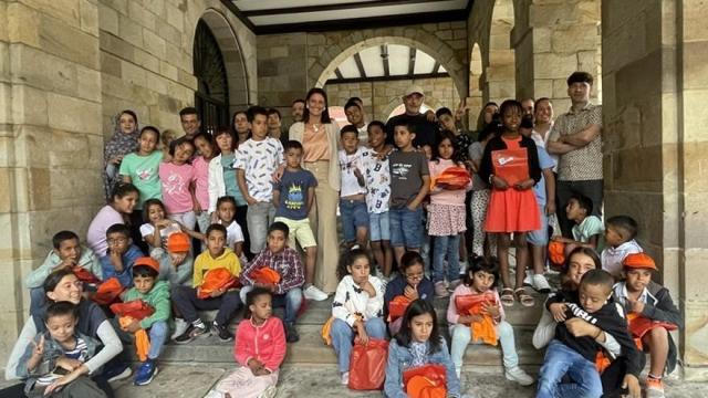 Entre los actos destaca la tradicional comida con las niñas y niños saharauis / Alain Salterain Entre los actos destaca la tradicional comida con las niñas y niños saharauis