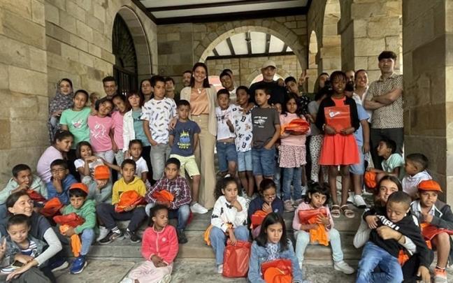Entre los actos destaca la tradicional comida con las niñas y niños saharauis / Alain Salterain Entre los actos destaca la tradicional comida con las niñas y niños saharauis