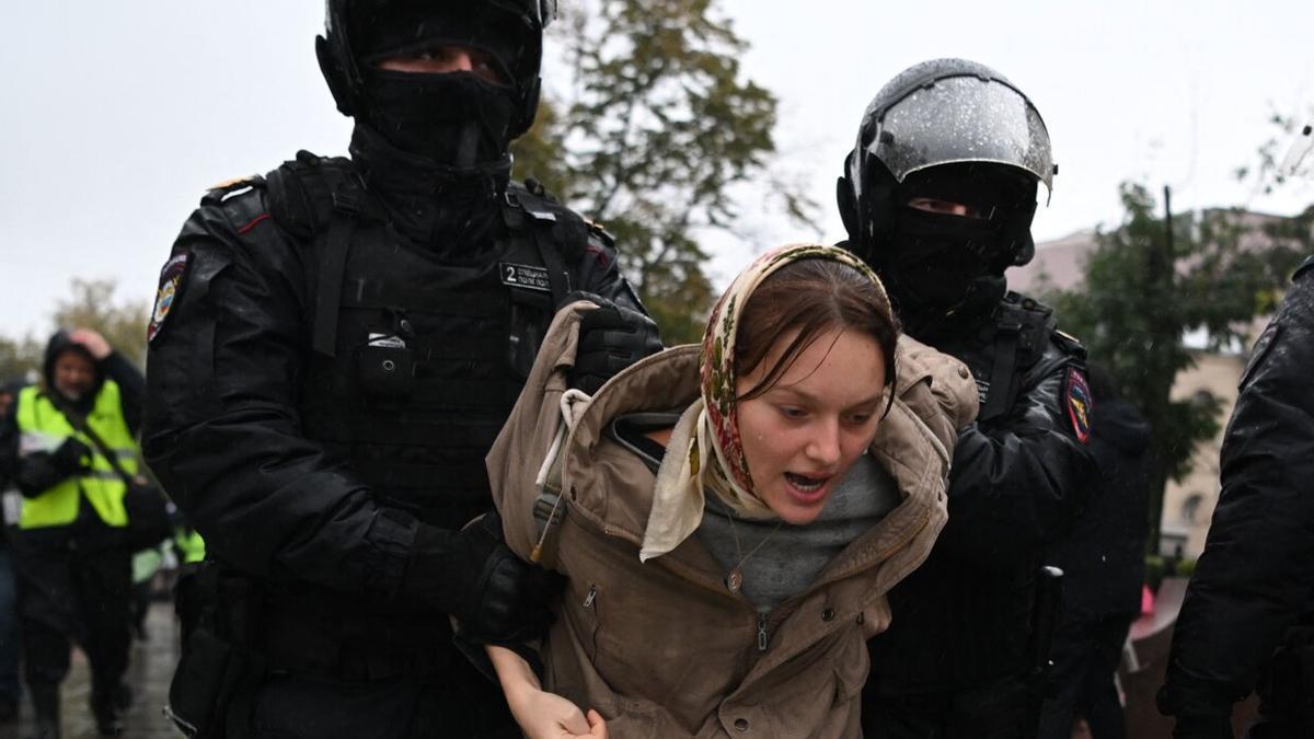 Rusia ya practicó numerosas detenciones en las movilizaciones contra la "movilización parcial" de reservistas llamados a la guerra.