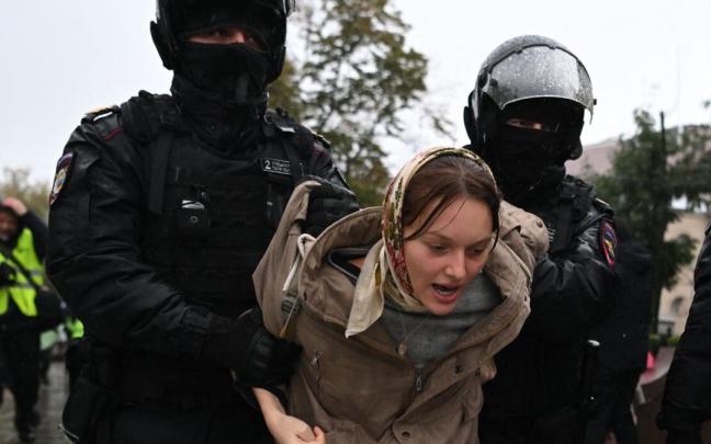 Rusia ya practicó numerosas detenciones en las movilizaciones contra la "movilización parcial" de reservistas llamados a la guerra. Rusia ya practicó numerosas detenciones en las movilizaciones contra la "movilización parcial" de reservistas llamados a la guerra.
