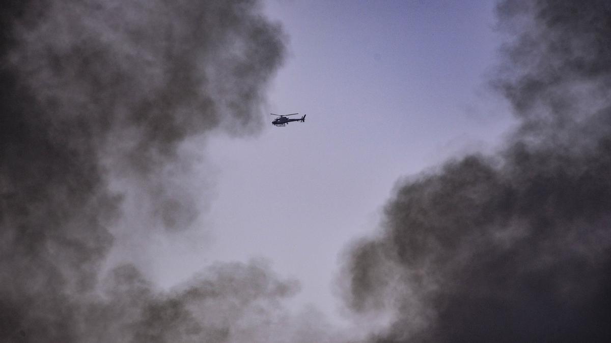 EuropaPress 6809433 june 17 2025 central israel israel an israeli helicopter flies next to