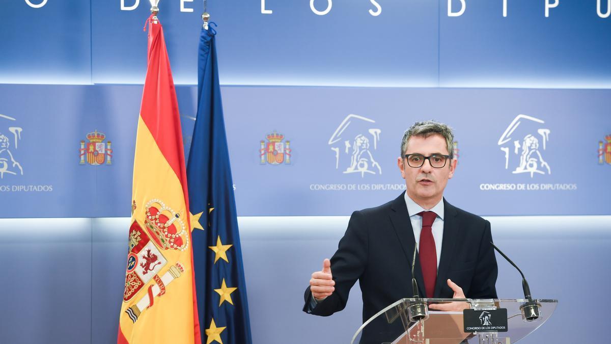 El ministro de la Presidencia, Relaciones con las Cortes y Memoria Democrática, Félix Bolaños, interviene durante una rueda de prensa tras registrar la ley de amnistía