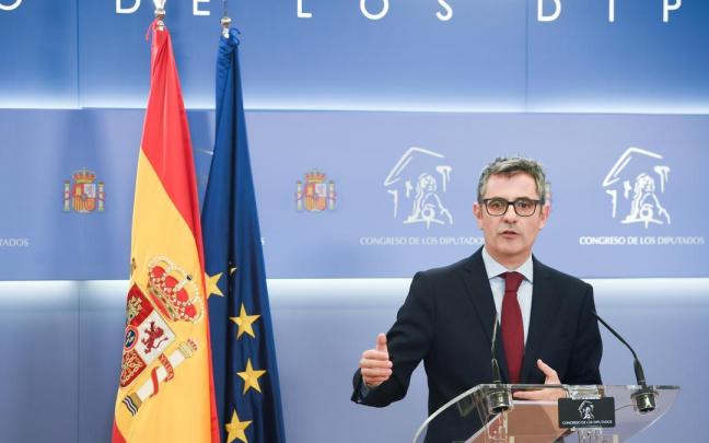 El ministro de la Presidencia, Relaciones con las Cortes y Memoria Democrática, Félix Bolaños, interviene durante una rueda de prensa tras registrar la ley de amnistía