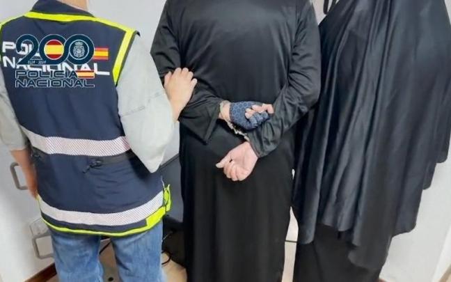 Detenidos siete personas por atracar una joyería de Ciudad Lineal, dos de ellos vestidos de religiosos que sirvieron de señuelo.