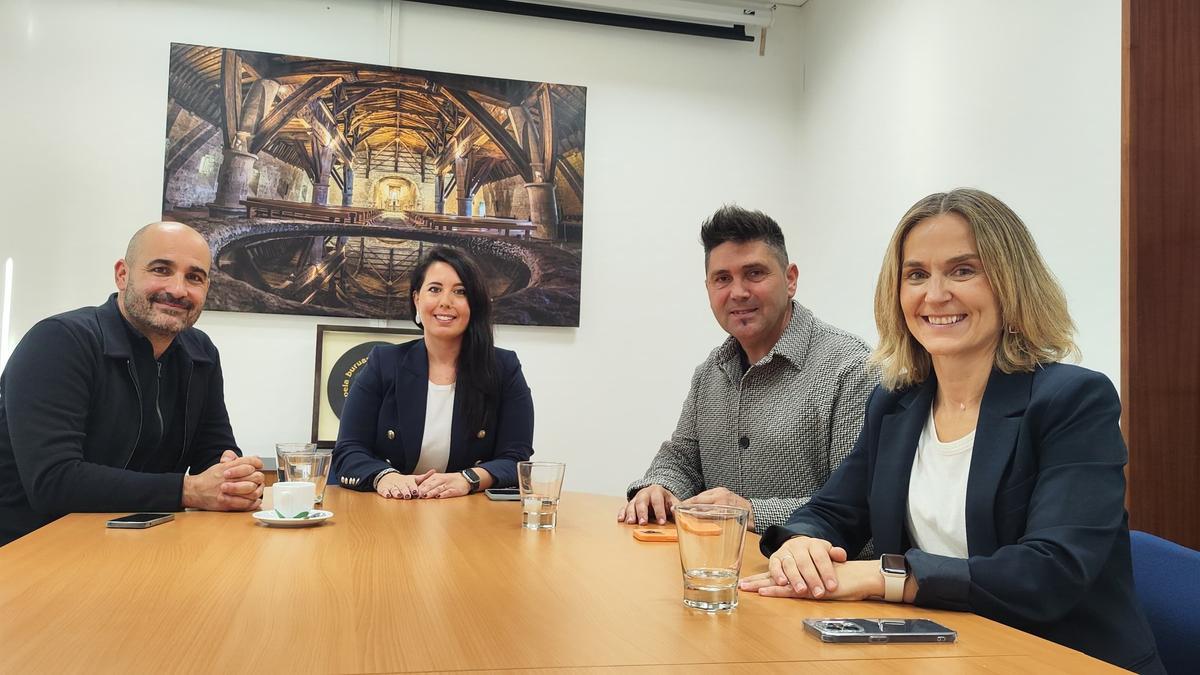 Adur Ezenarro, Azahara Domínguez, Mikel Serrano y Leire Artola