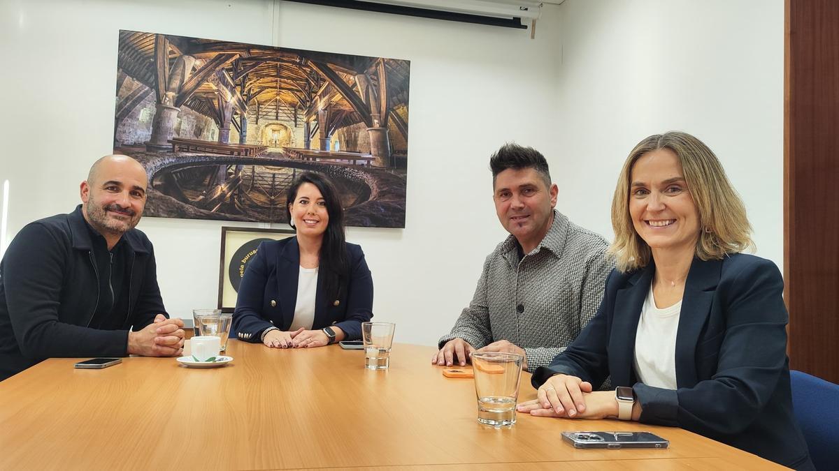 Adur Ezenarro, Azahara Domínguez, Mikel Serrano y Leire Artola