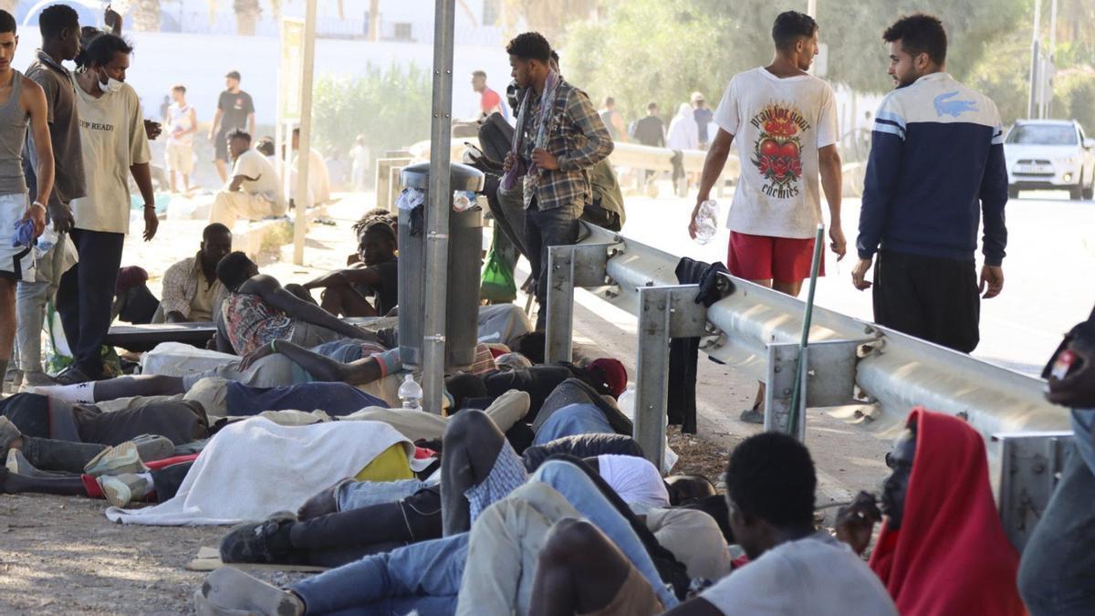 En imágenes: Vivas cree que quedan 6.000 migrantes ilegales en Ceuta y denuncia la "carencia de medios" en las cifras