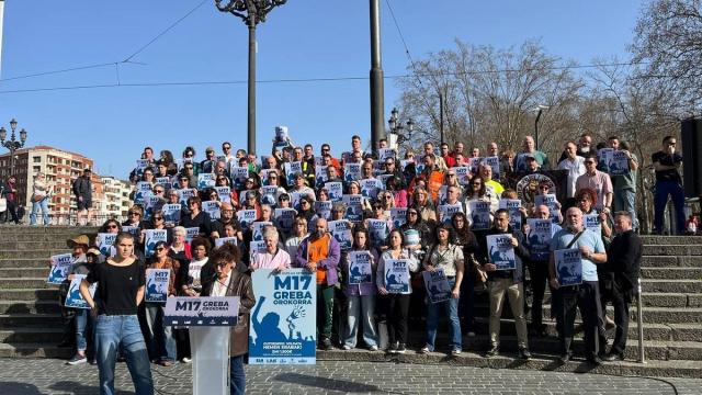 Un centenar de delegados y delegadas sindicales comparecen en Bilbao.