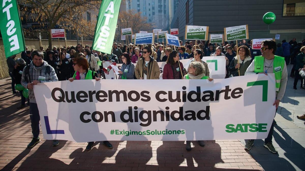 Cabeza de la manifestación organizada por Satse el 18 de febrero para expresar el "hartazgo" de la profesión.