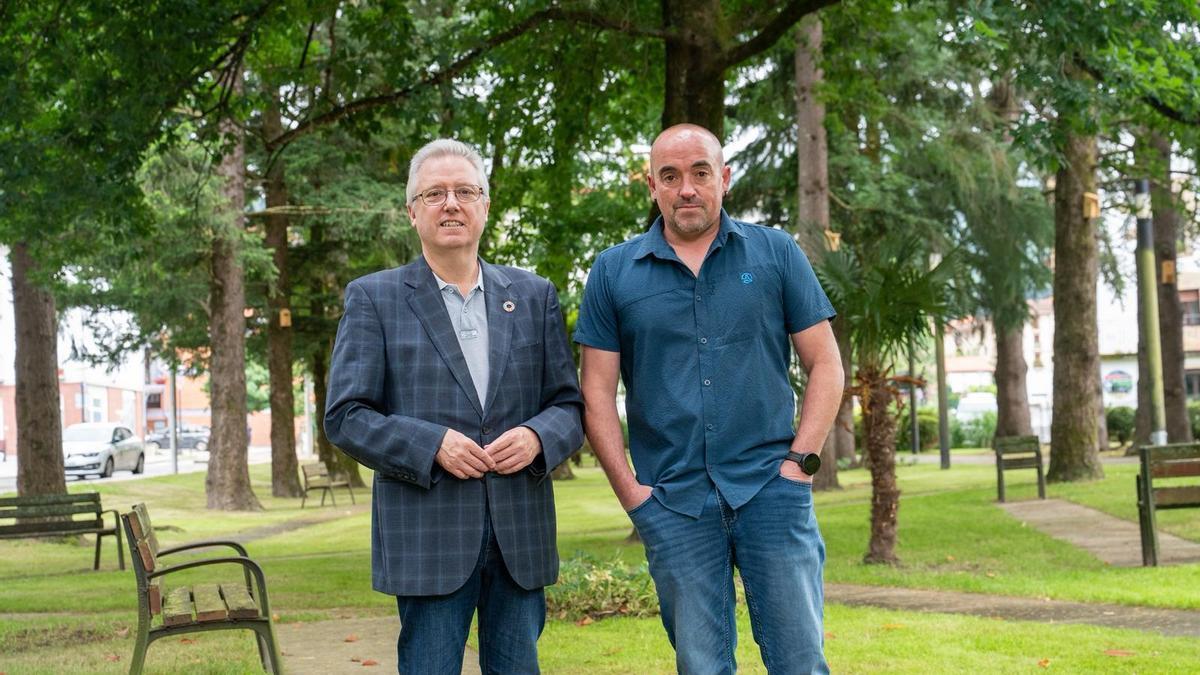 Asensio y Zubeldia en el parque de Aitamarren de Zegama.