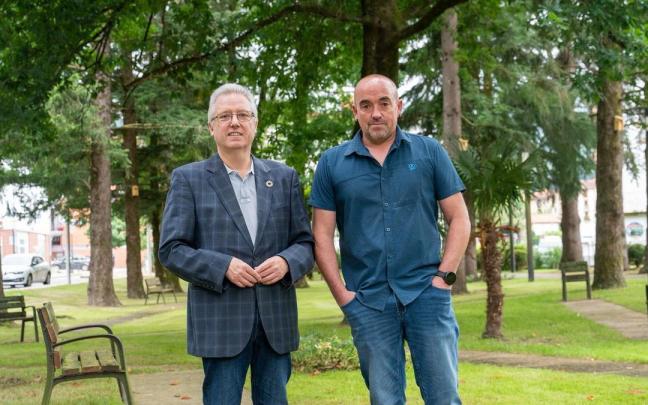 Asensio y Zubeldia en el parque de Aitamarren de Zegama.