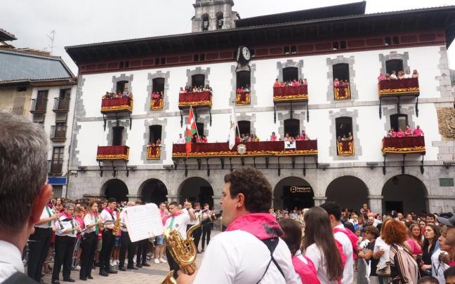 Los azpeitiarras cuentan ya los días para que la alegría y la música inunde sus calles la víspera del día de San Ignacio.