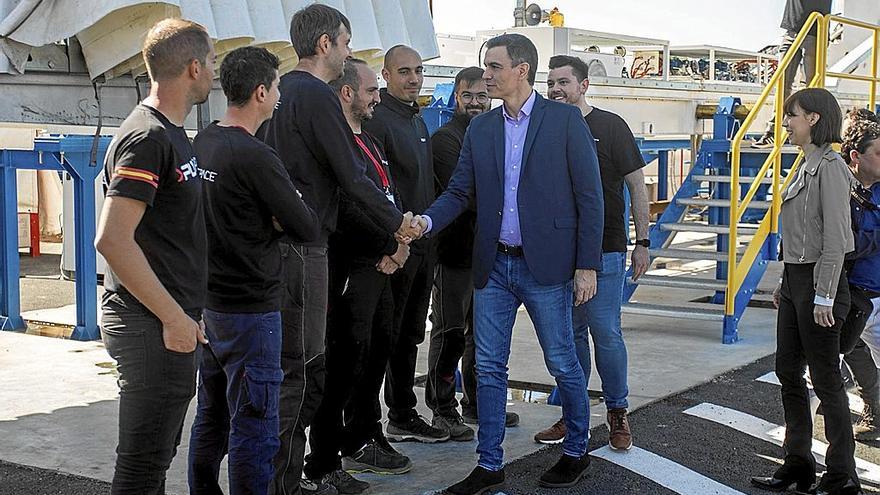 El presidente del Gobierno español, Pedro Sánchez, durante una visita a una fábrica en Huelva el pasado fin de semana. | FOTO: E. P.