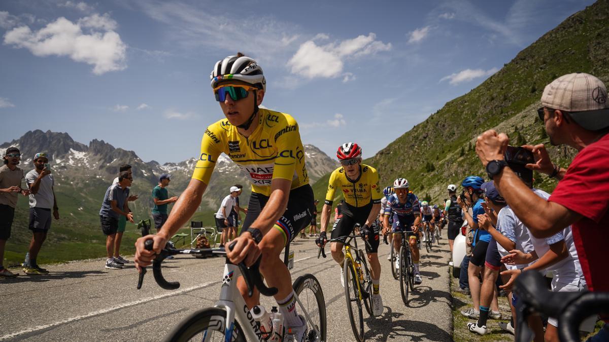 Imagen de la última edición del Dauphiné, con Tadej Pogacar en cabeza y Jonas Vingegaard y Remco Evenepoel, a rueda.