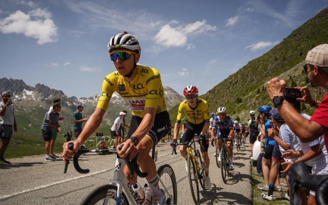 Imagen de la última edición del Dauphiné, con Tadej Pogacar en cabeza y Jonas Vingegaard y Remco Evenepoel, a rueda.