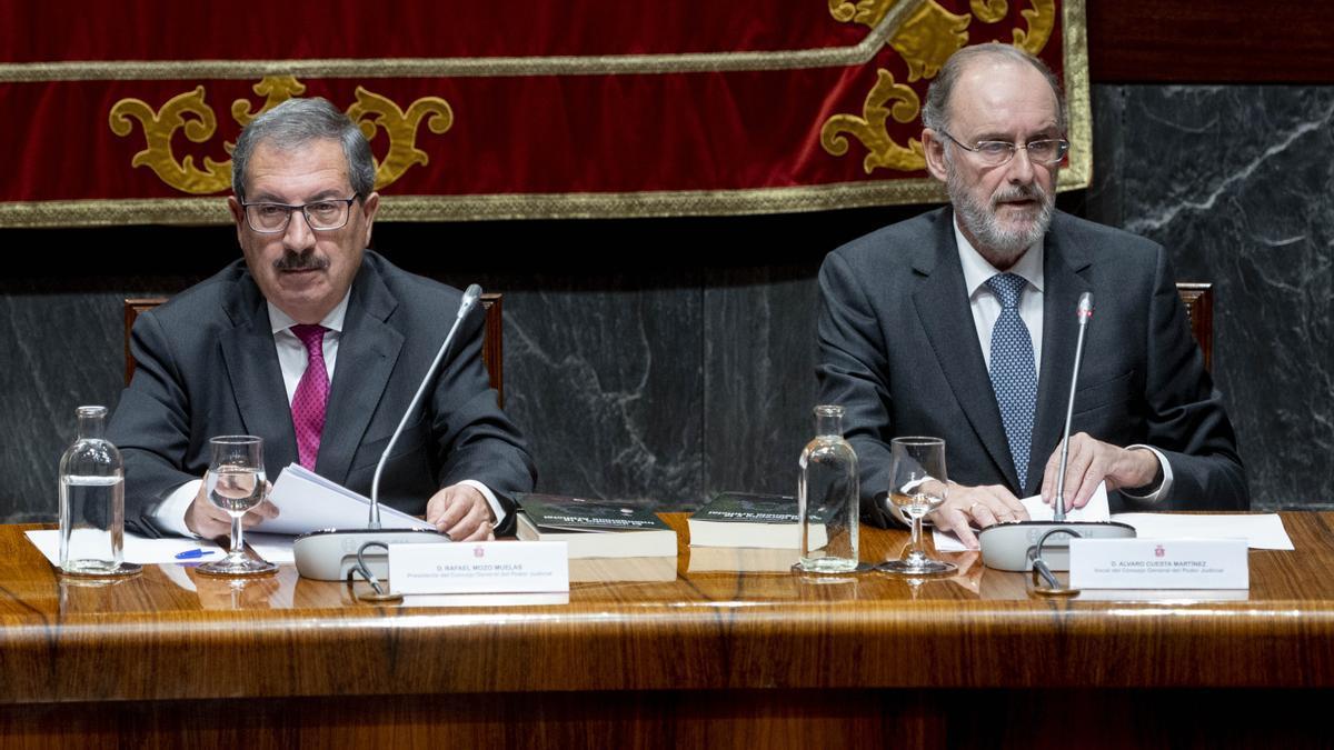 El presidente interino del Consejo General del Poder Judicial (CGPJ), Rafael Mozo y el vocal Álvaro Cuesta, en una imagen de archivo