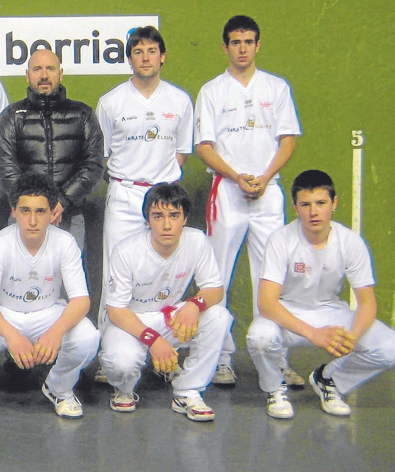 Valentín, Aurtenetxe y Mikel; abajo, Otaduy, Calleja y Aitor. | FOTO: CEDIDA