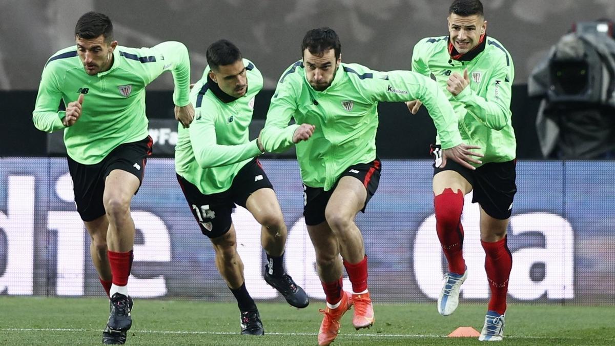 Dani Vivian, Dani García, Iñigo Lekue y Gorka Guruzeta calientan antes del encuentro contra el Rayo Vallecano.