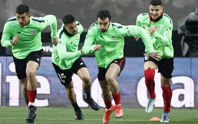Dani Vivian, Dani García, Iñigo Lekue y Gorka Guruzeta calientan antes del encuentro contra el Rayo Vallecano. Dani Vivian, Dani García, Iñigo Lekue y Gorka Guruzeta calientan antes del encuentro contra el Rayo Vallecano.