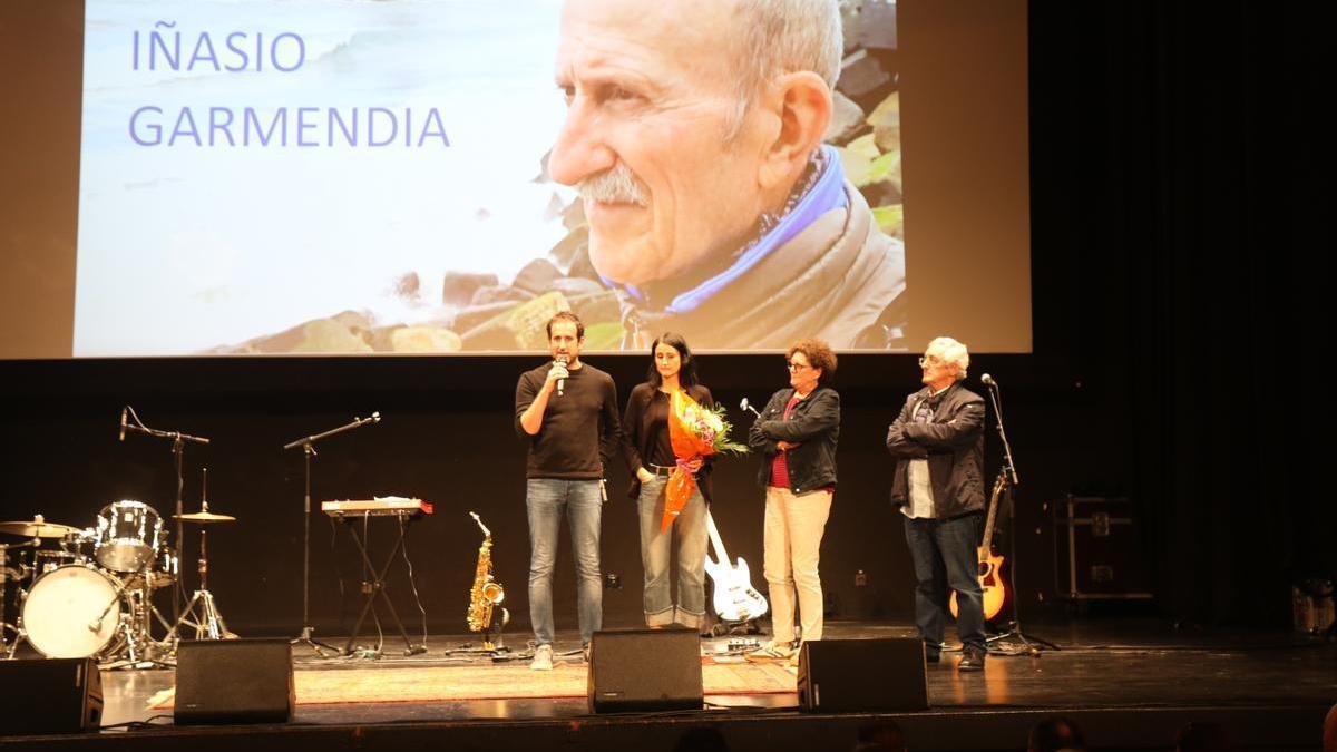 El encuentro del Herriko Antzokia acogió el homenaje al que fuera director del centro, Iñasio Garmendia, fallecido hace unas semanas.
