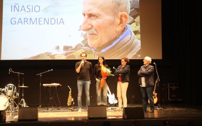 El encuentro del Herriko Antzokia acogió el homenaje al que fuera director del centro, Iñasio Garmendia, fallecido hace unas semanas.