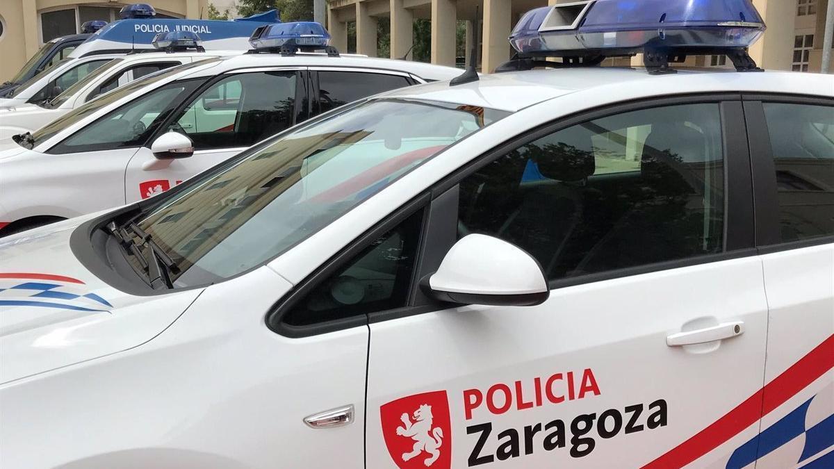 Coches de la policía de Zaragoza, en una imagen de archivo.