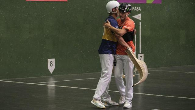 Alex Goitiandia y Gorka Sorozabal, campeones del Bilbao Iron Cup de cesta en el Deportivo ante Urreisti-Basque.