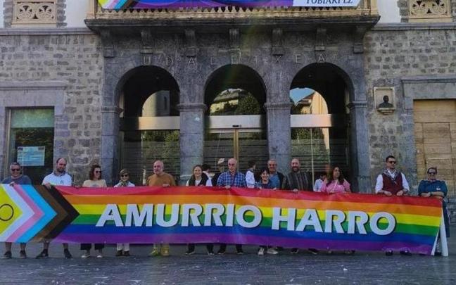 Concentración del día internacional de lucha contra la homofobia del pasado 17 de mayo en Amurrio / Amurrio Harro Concentración del día internacional de lucha contra la homofobia del pasado 17 de mayo en Amurrio