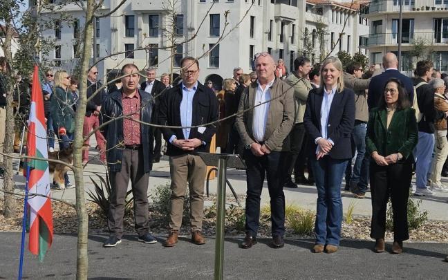 Acto de plantación del retoño del Árbol de Gernika en Donibane Lohizune.