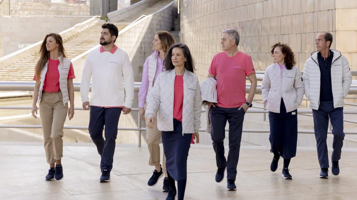 Los nuevos uniformes están hechos con materiales reciclados.