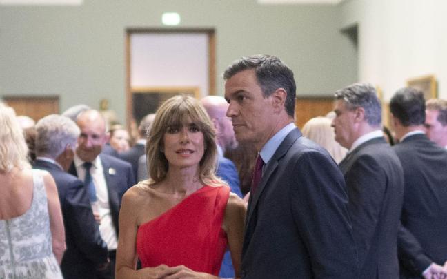 Begoña Gómez junto a Pedro Sánchez en un acto.