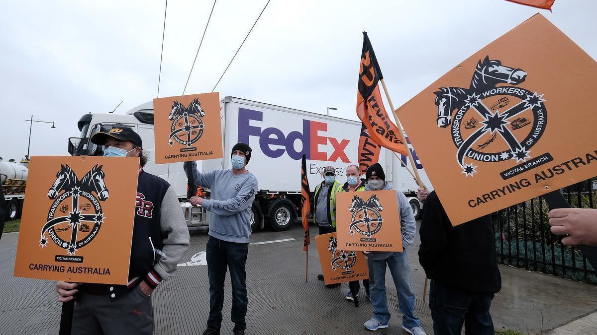 Trabajadores de FedEx durante una huelga en Melbourne.