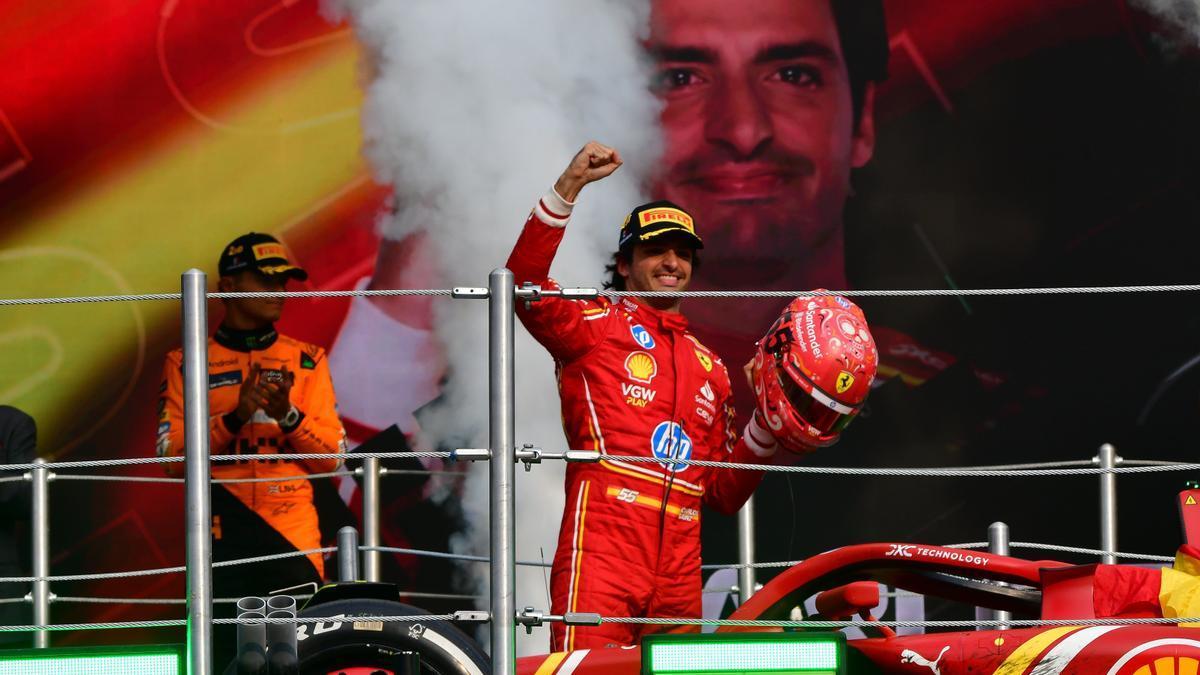 Carlos Sainz celebra su triunfo en el Gran Premio de México.