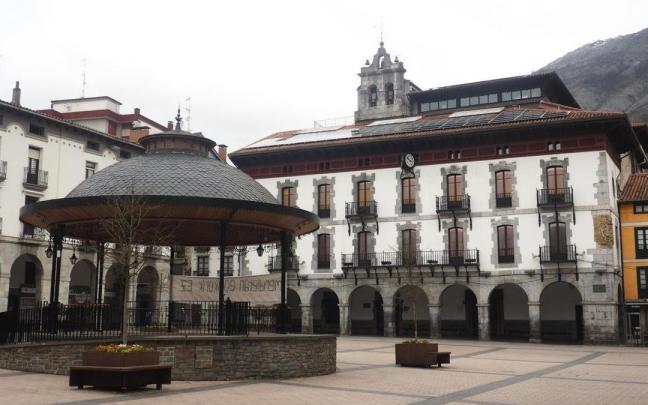 El Ayuntamiento de Azpeitia ha mostrado su apoyo a los familiares y allegados de la víctima.