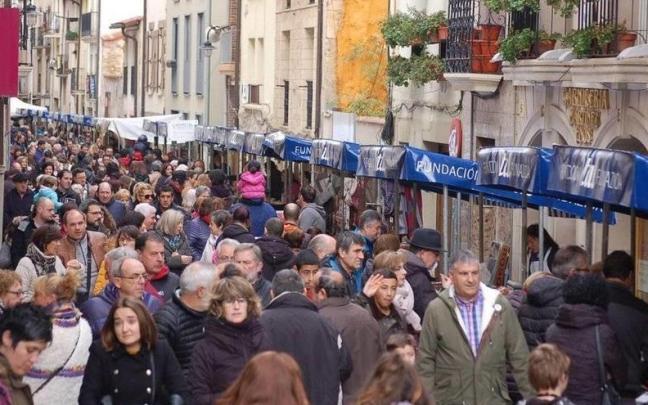 Público en una pasada edición de la feria de San Martín en Campezo
