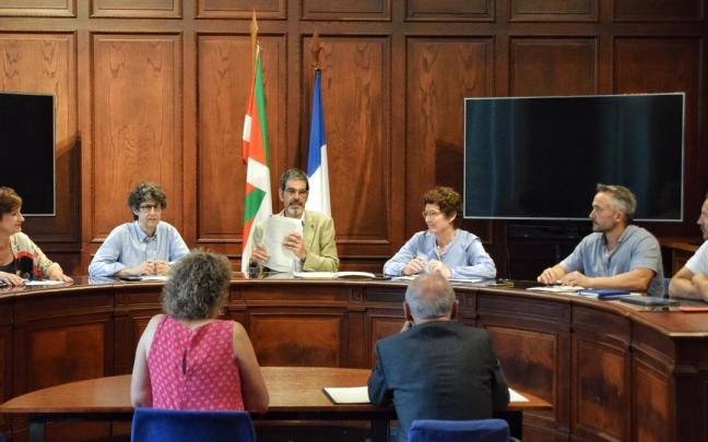 Primera Junta de Gobierno de Donostia, solo con ediles del PNV, con Kerman Orbegozo a la derecha.