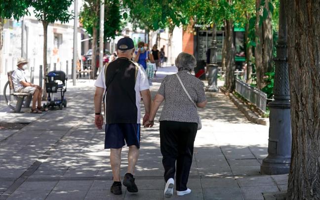Imagen de archivo de una pareja de jubilados.