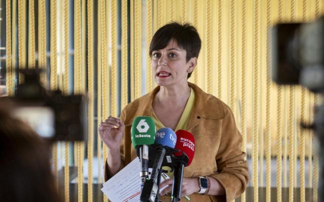 La ministra de Vivienda y Agenda Urbana, Isabel Rodríguez, atiende a los medios tras una reunión de trabajo con el PSOE este jueves. / EP La ministra de Vivienda y Agenda Urbana, Isabel Rodríguez, atiende a los medios tras una reunión de trabajo con el PSOE este jueves.